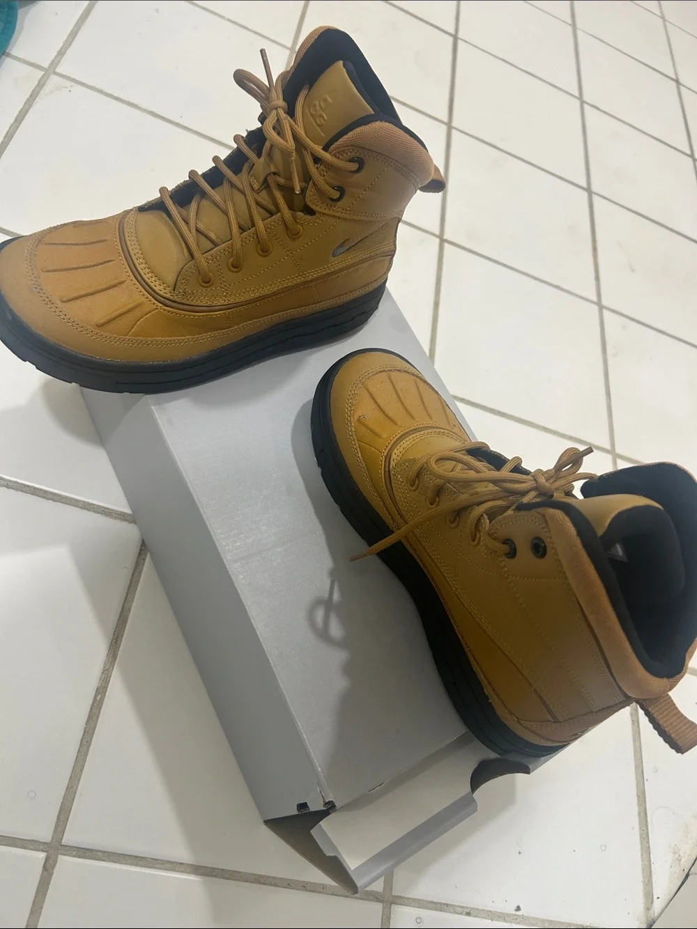 Nike Men’s Wheat/Tan High-Top Boots